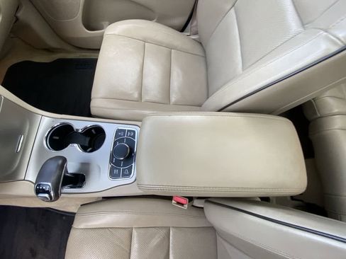 Used 2014 Jeep Grand Cherokee Overland w/ Advanced Technology Group image 21