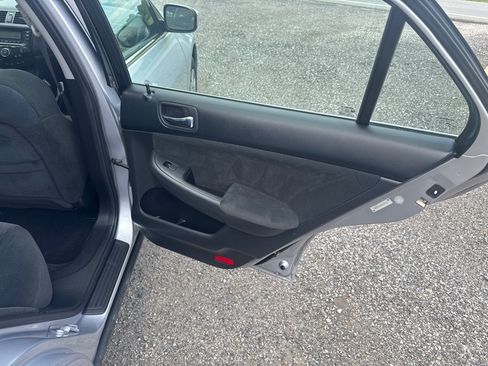 Used 2005 Honda Accord LX image 24