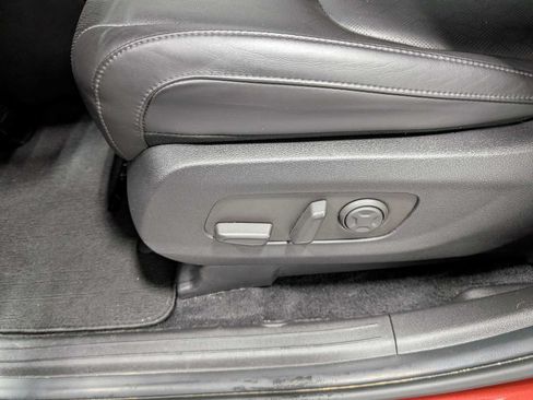 Used 2025 Kia Carnival FWD image 40