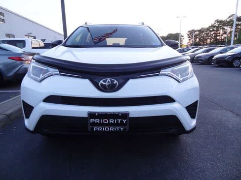 Used 2017 Toyota RAV4 LE FWD image 2