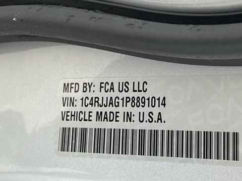 Certified 2023 Jeep Grand Cherokee L Laredo image 37