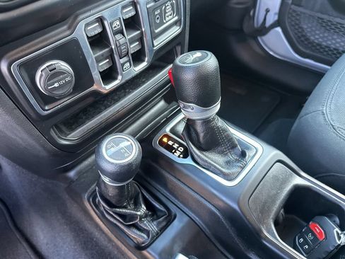 Used 2022 Jeep Wrangler Unlimited Sport AWD/4WD image 29