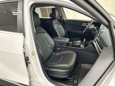 Used 2025 Kia Sportage EX image 23