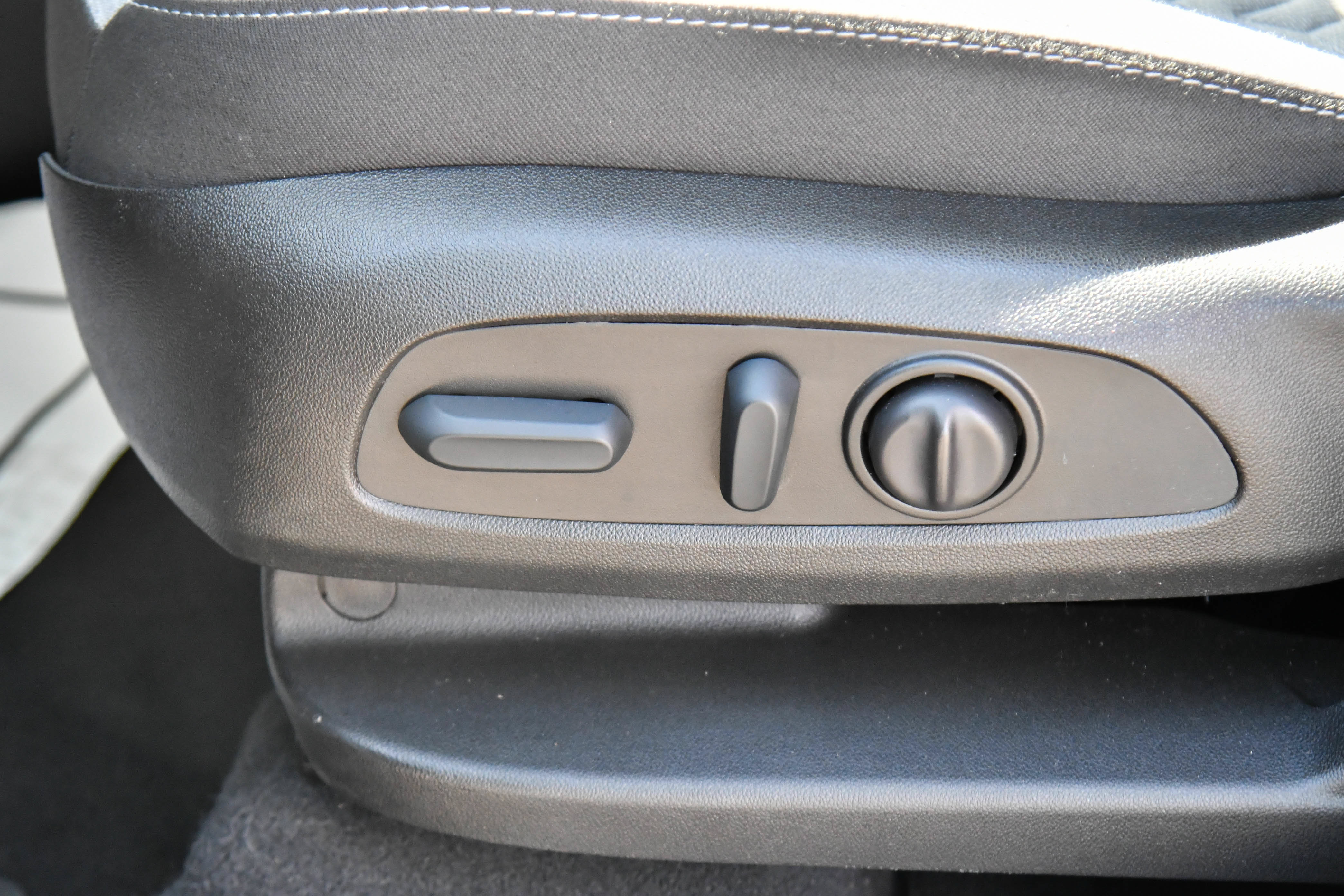 Used 2022 Chevrolet Equinox LS AWD/4WD image 16