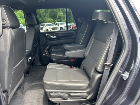Certified 2024 GMC Yukon SLT w/ SLT Luxury Package AWD/4WD image 28