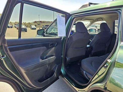 Used 2023 Toyota Highlander L AWD/4WD image 16