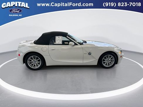Used 2005 BMW Z4 2.5i RWD image 9