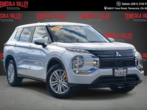 Used 2023 Mitsubishi Outlander ES image 1