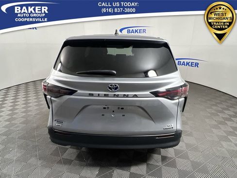 Used 2023 Toyota Sienna XLE image 8