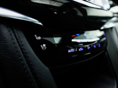 Used 2022 Cadillac XT6 Premium Luxury w/ Technology Package image 32