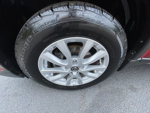 Used 2019 Nissan Rogue SV AWD/4WD image 27