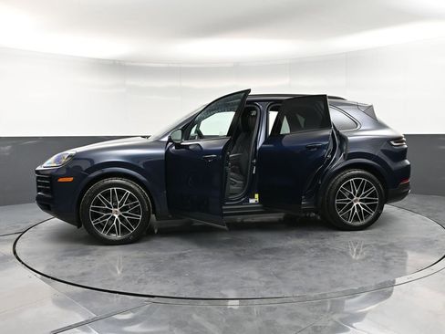 New 2026 Porsche Cayenne Base image 36