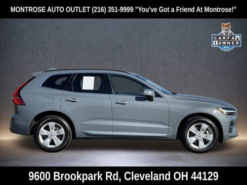 Used 2022 Volvo XC60 B5 Momentum image 3
