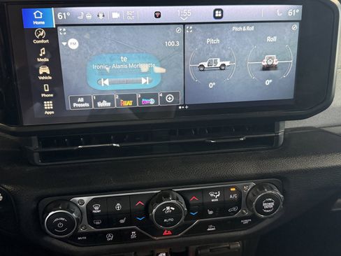 Used 2025 Jeep Gladiator Sport AWD/4WD image 14