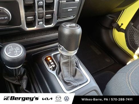 Used 2024 Jeep Wrangler Unlimited w/ Convenience Group AWD/4WD image 17