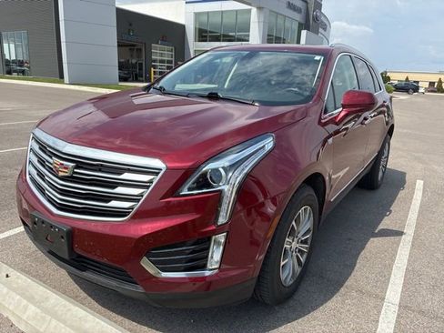 Used 2018 Cadillac XT5 Luxury AWD/4WD image 2