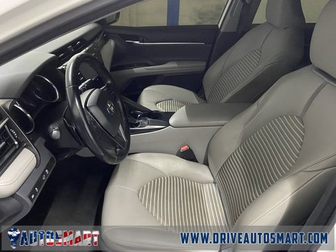 Used 2020 Toyota Camry SE image 10