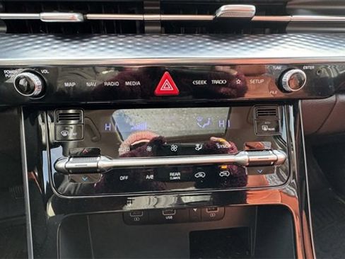 Used 2024 Kia Carnival SX Prestige image 36