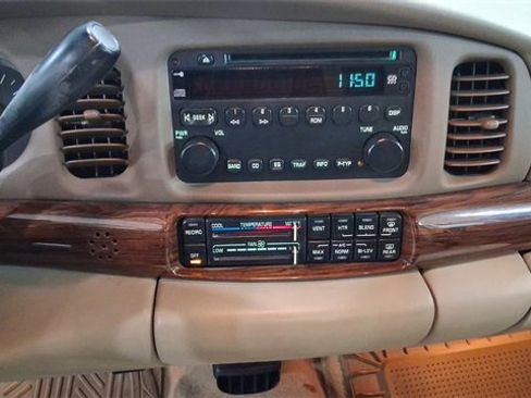 Used 2004 Buick Le Sabre Custom image 11