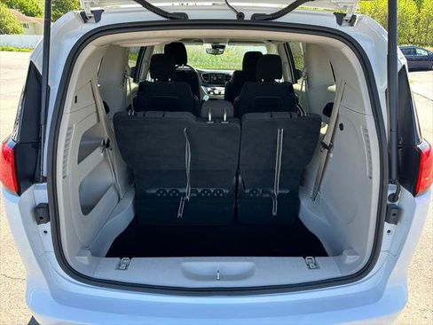 Certified 2023 Chrysler Voyager LX FWD image 18