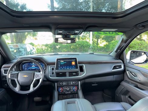 Used 2022 Chevrolet Suburban LT AWD/4WD image 17
