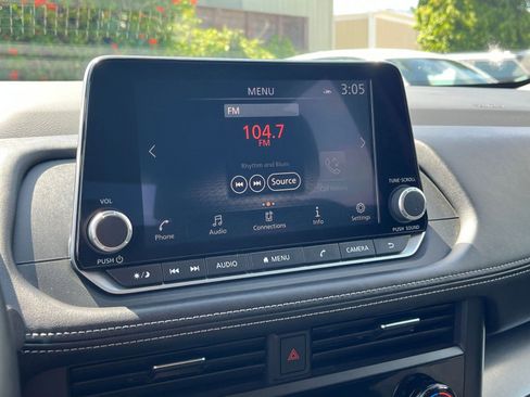 Used 2025 Nissan Rogue SV FWD image 20