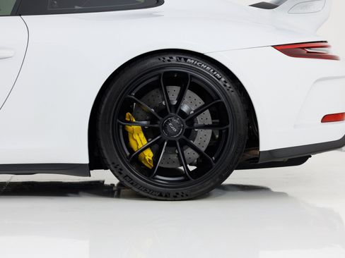 Used 2018 Porsche 911 GT3 RWD image 11