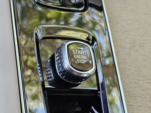 New 2026 Volvo XC90 B6 Plus w/ Protection Package Premier image 32