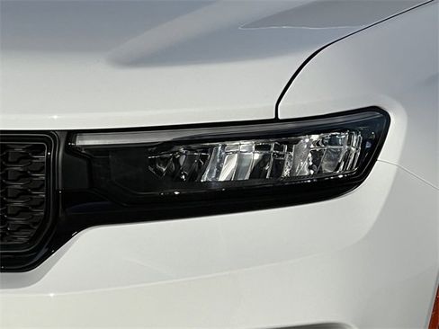 New 2025 Jeep Grand Cherokee Altitude image 40