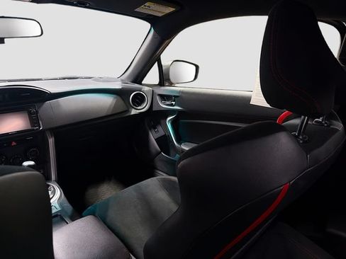 Used 2015 Scion FR-S RWD image 17