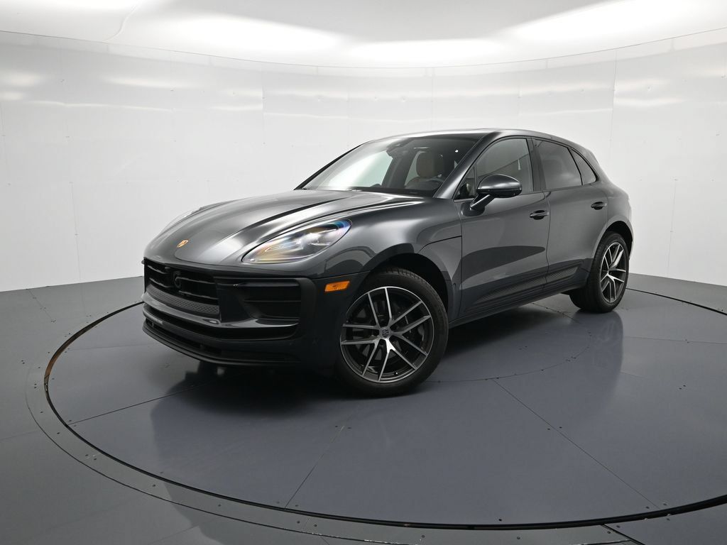 Used 2026 Porsche Macan AWD/4WD image 1