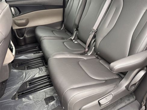 New 2026 Kia Carnival image 29