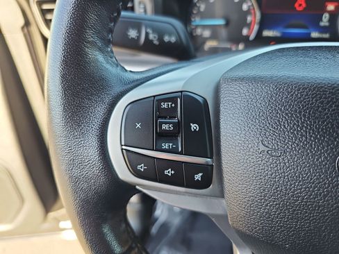 Used 2023 Ford Explorer XLT image 19
