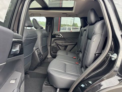 New 2025 Mitsubishi Outlander SEL image 12