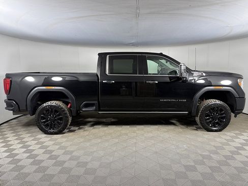 Used 2022 GMC Sierra 2500 Denali w/ Denali Black Diamond Edition image 17