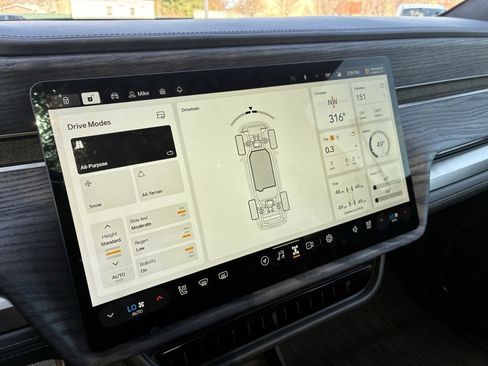 Used 2024 Rivian R1T Adventure image 19