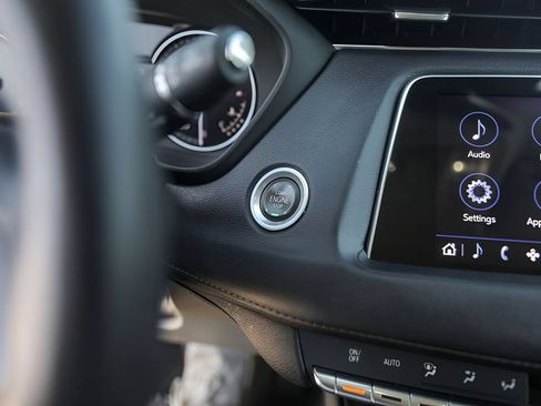 Used 2023 Cadillac XT4 Luxury w/ Cold Weather Package FWD image 19