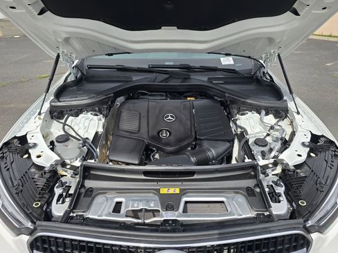 Used 2023 Mercedes-Benz GLC 300 4MATIC image 9