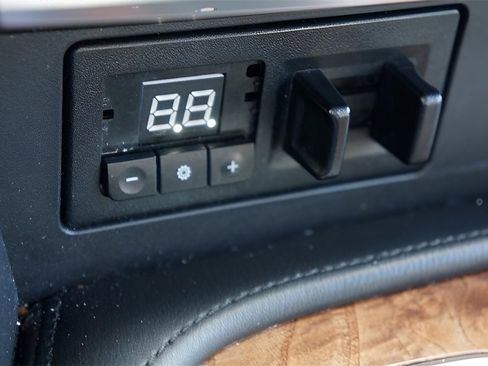 Used 2023 Nissan Armada SL w/ Captain's Chairs Package image 29