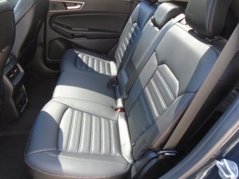 Used 2024 Ford Edge SEL w/ Convenience Package AWD/4WD image 3