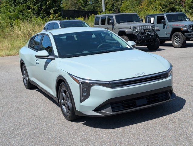 Used 2025 Kia K4 FWD image 3