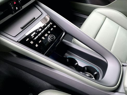 New 2025 Porsche Macan 4S Electric image 11