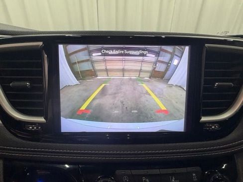 Used 2023 Chrysler Pacifica Touring-L w/ S Appearance Package FWD image 18