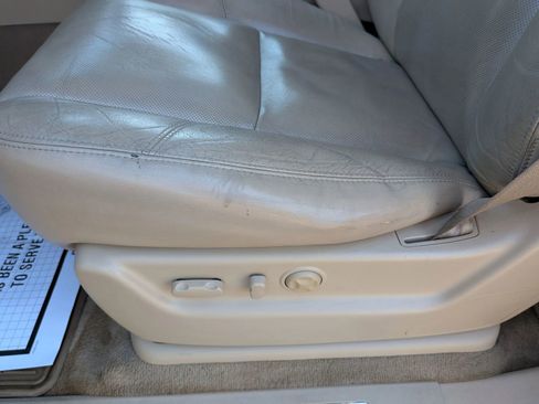 Used 2011 Cadillac Escalade Premium AWD/4WD image 23