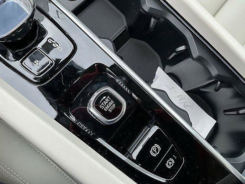 New 2026 Volvo XC60 T8 Ultra w/ Climate Package AWD/4WD image 18