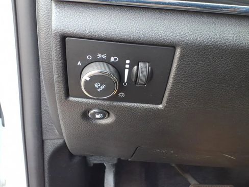 Used 2019 Jeep Grand Cherokee Limited image 28