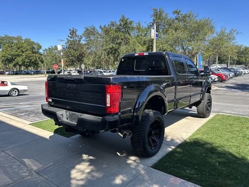 Used 2022 Ford F250 Lariat w/ Black Appearance Package image 7