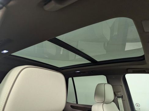 Used 2025 GMC Yukon Denali w/ Sun & Power Step Package image 25