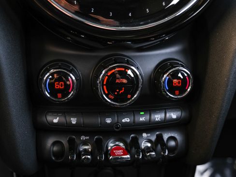 Used 2022 MINI Cooper 4-Door Hardtop w/ Signature Upholstery Package image 27