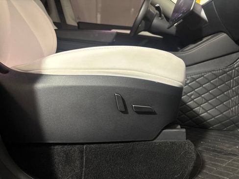 Used 2023 Tesla Model Y Long Range AWD/4WD image 24